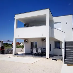  Apartment Valuna